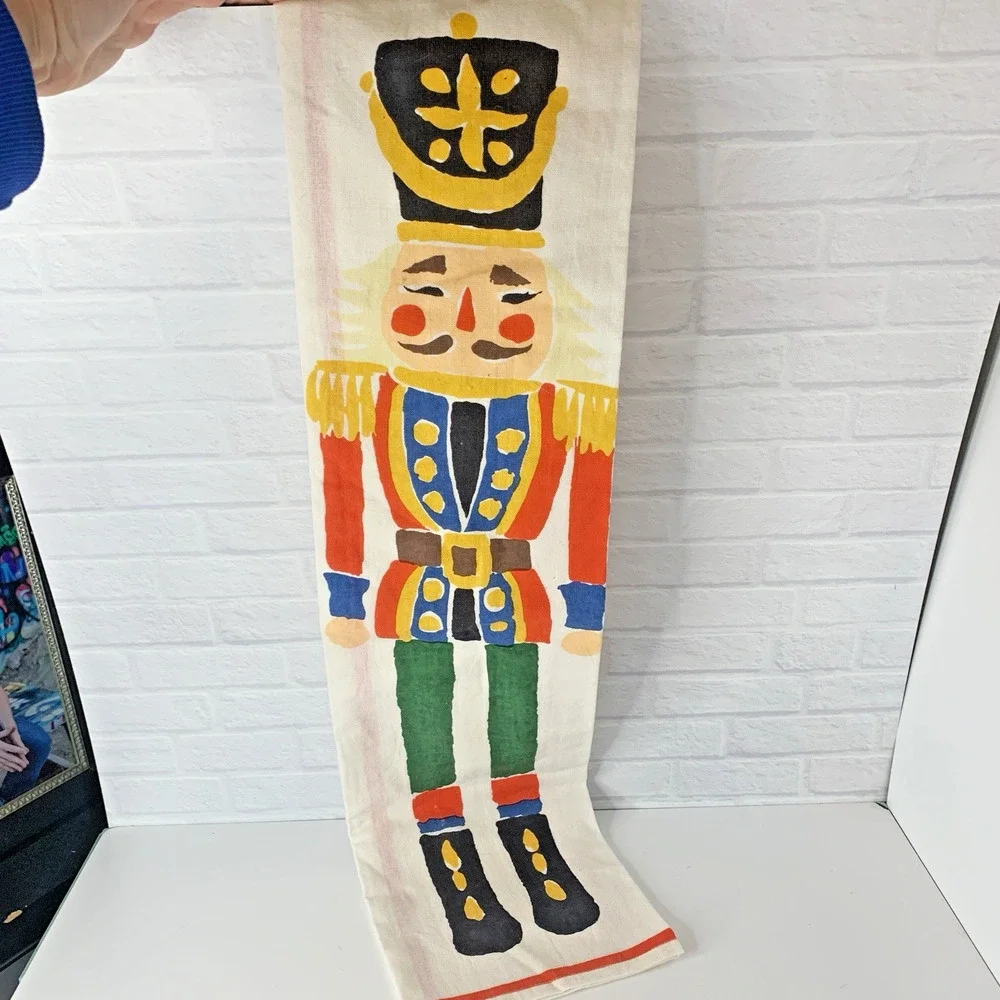 Mahogany Christmas Hand Towel With Tall Skinny Nutcracker 20